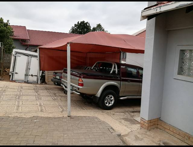 3 BEDROOM HOUSE FOR SALE IN TLHABANE WEST